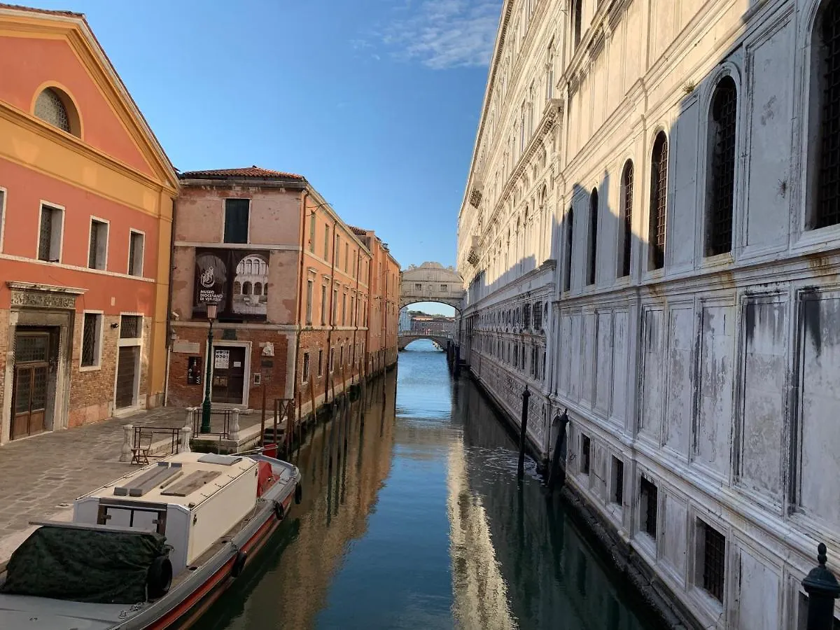 Cà del Traghetto Apartamento Veneza